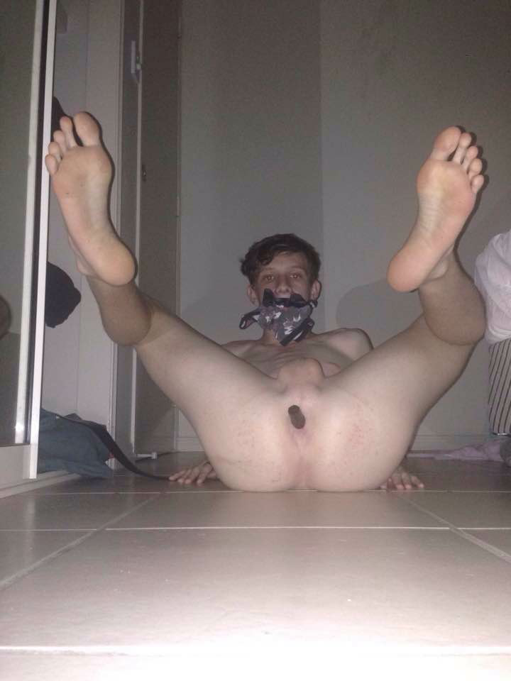 Teen_Boy_Masturbating_Self_Pics (1).png